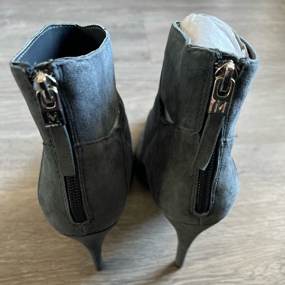 Marciano grey heels size 7.5 - Picture 3 of 4